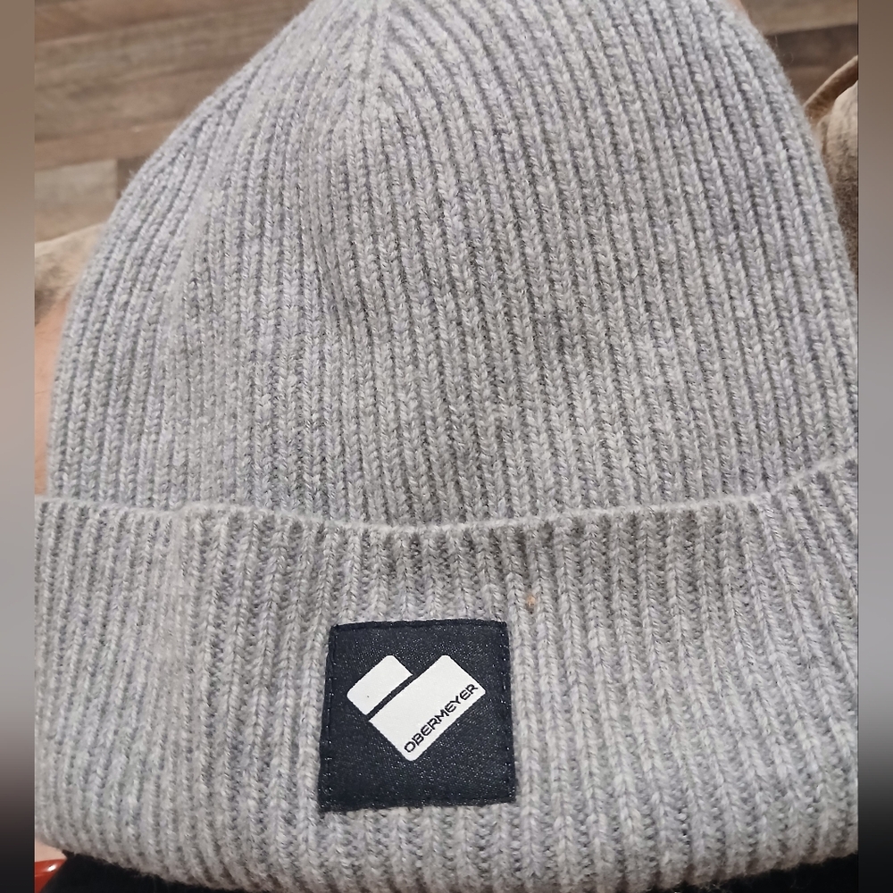 Obermeyer men's New Gray Beanie NWT